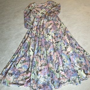 Yumi Kim floral maxi dress size large.